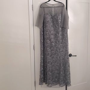 Great for MOB or MOG dress! Floor length unaltered unworn.